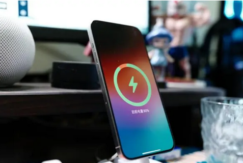 双辽苹果15换屏服务分享用什么充电器给iPhone15充电更好 